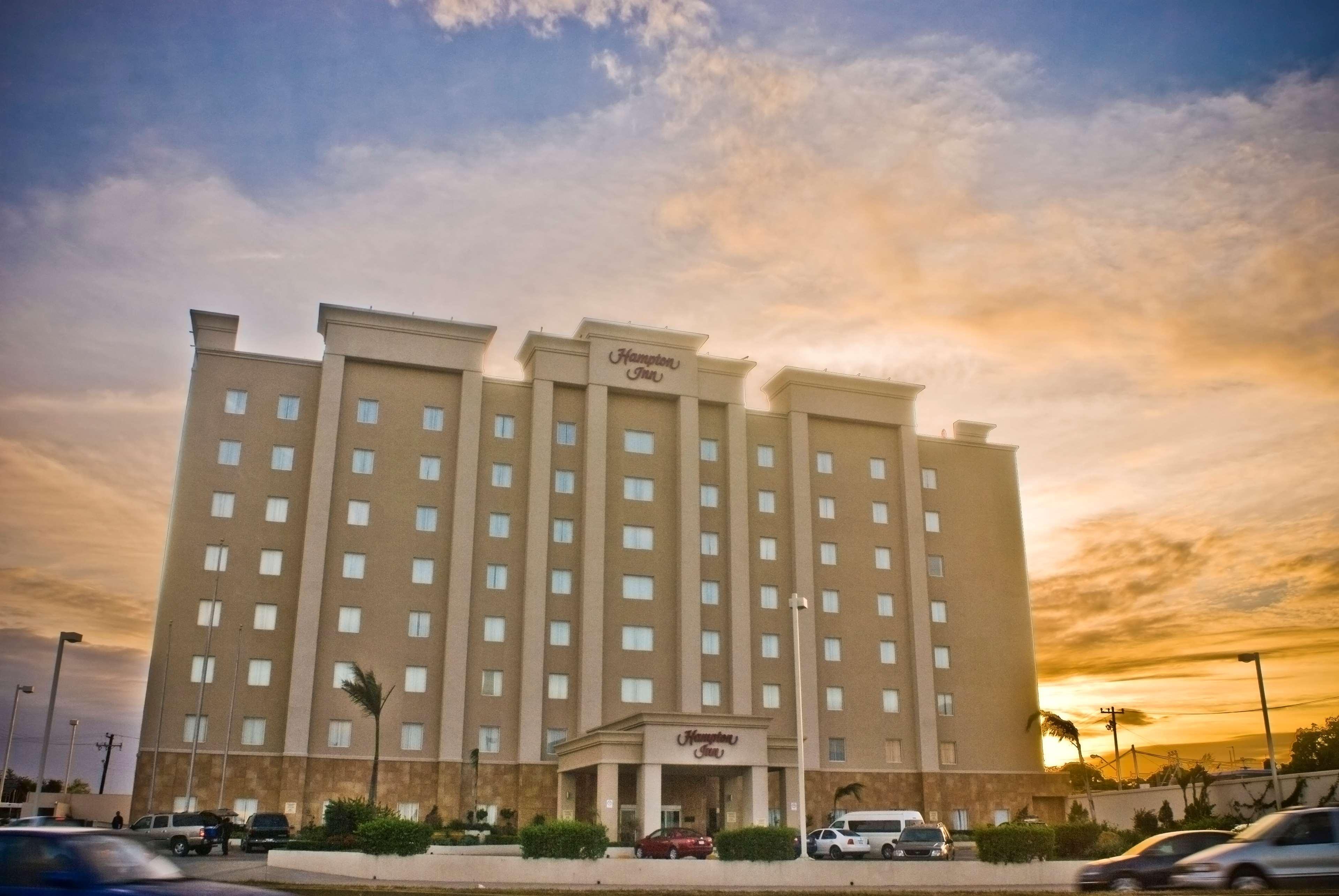 Hampton Inn Tampico Airport Экстерьер фото