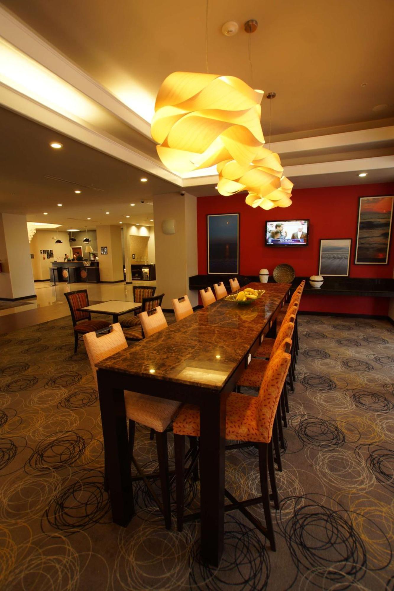 Hampton Inn Tampico Airport Экстерьер фото
